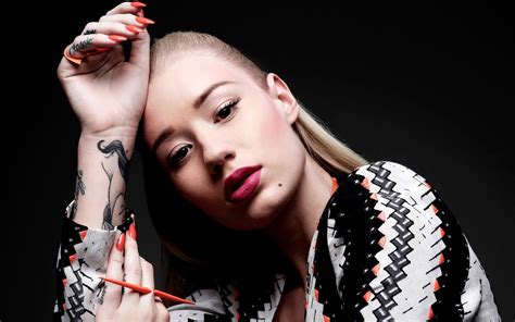 iggy azalea nude|Iggy Azalea naked: Rapper poses nude on Instagram for Fashion。